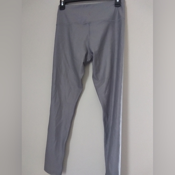 Zyia Active Grey Capri Leggings - Picture 2 of 4